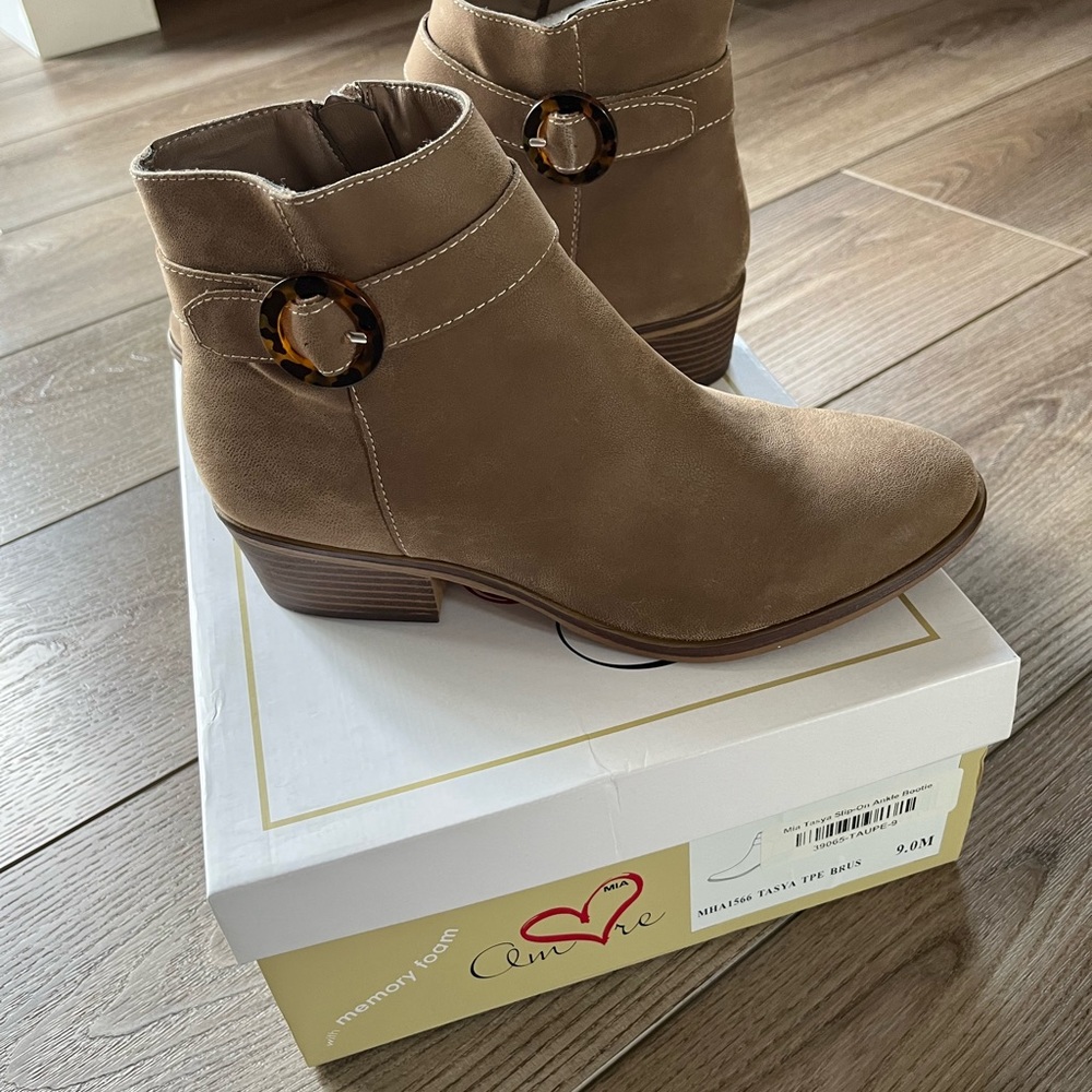 MIA Tasya slip on ankle boots
